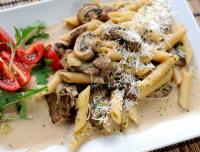 Penne pasta med oxfile, svamp och grädde